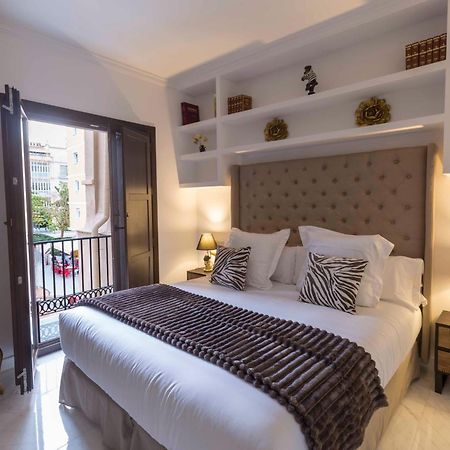 The Clock House Luxury Urban Suites Малага Екстериор снимка