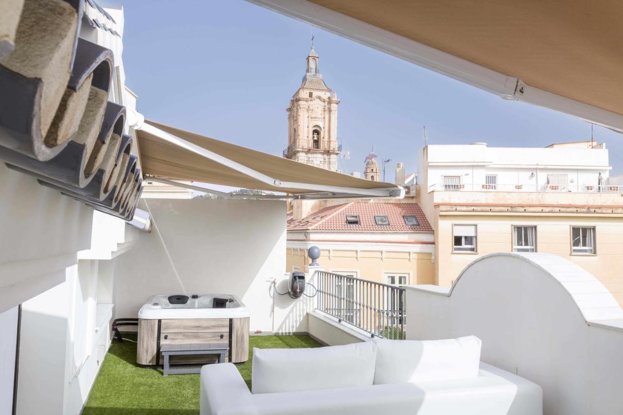 The Clock House Luxury Urban Suites Малага Стая снимка