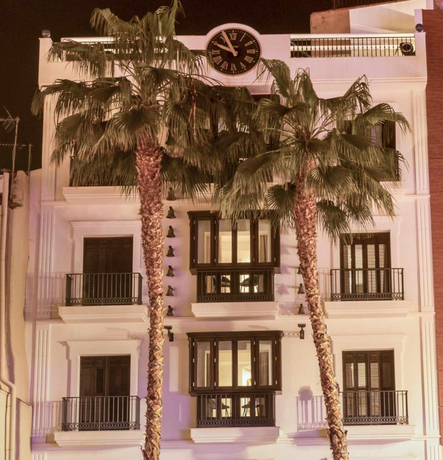 The Clock House Luxury Urban Suites Малага Стая снимка
