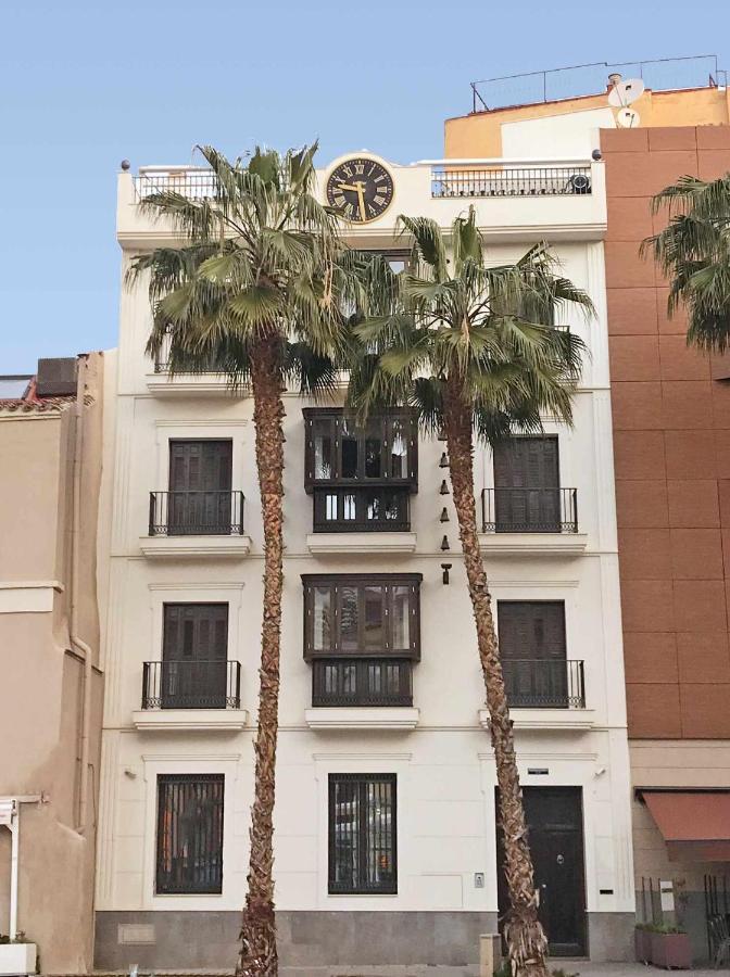 The Clock House Luxury Urban Suites Малага Стая снимка