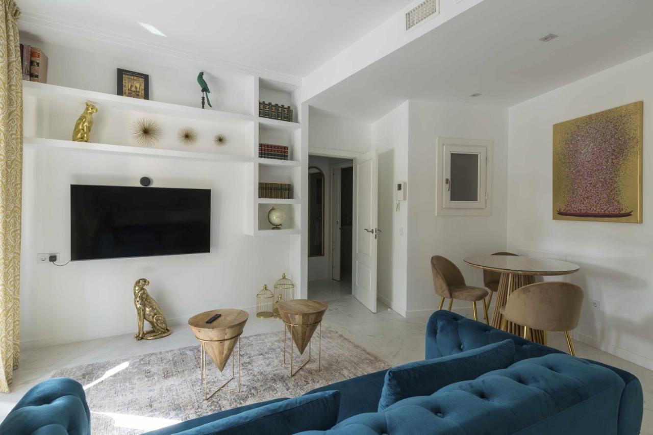 The Clock House Luxury Urban Suites Малага Стая снимка
