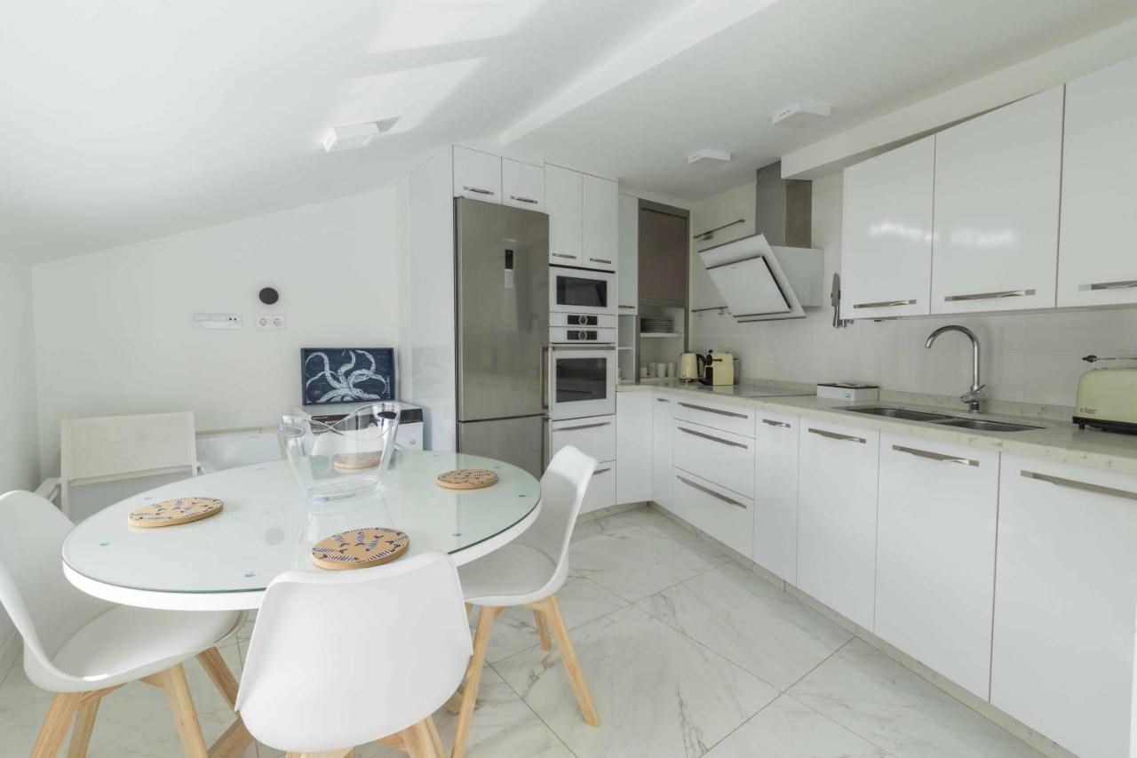 The Clock House Luxury Urban Suites Малага Стая снимка