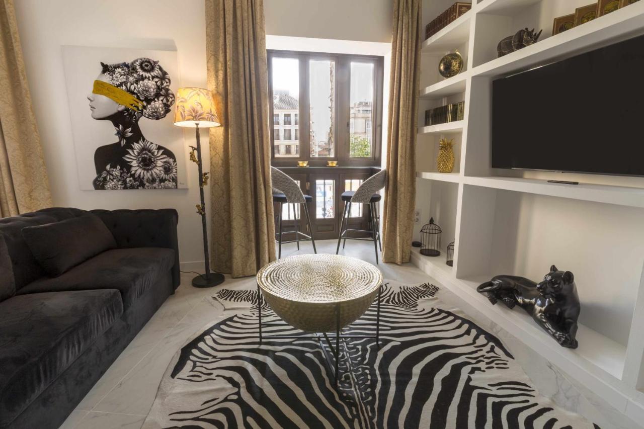 The Clock House Luxury Urban Suites Малага Екстериор снимка