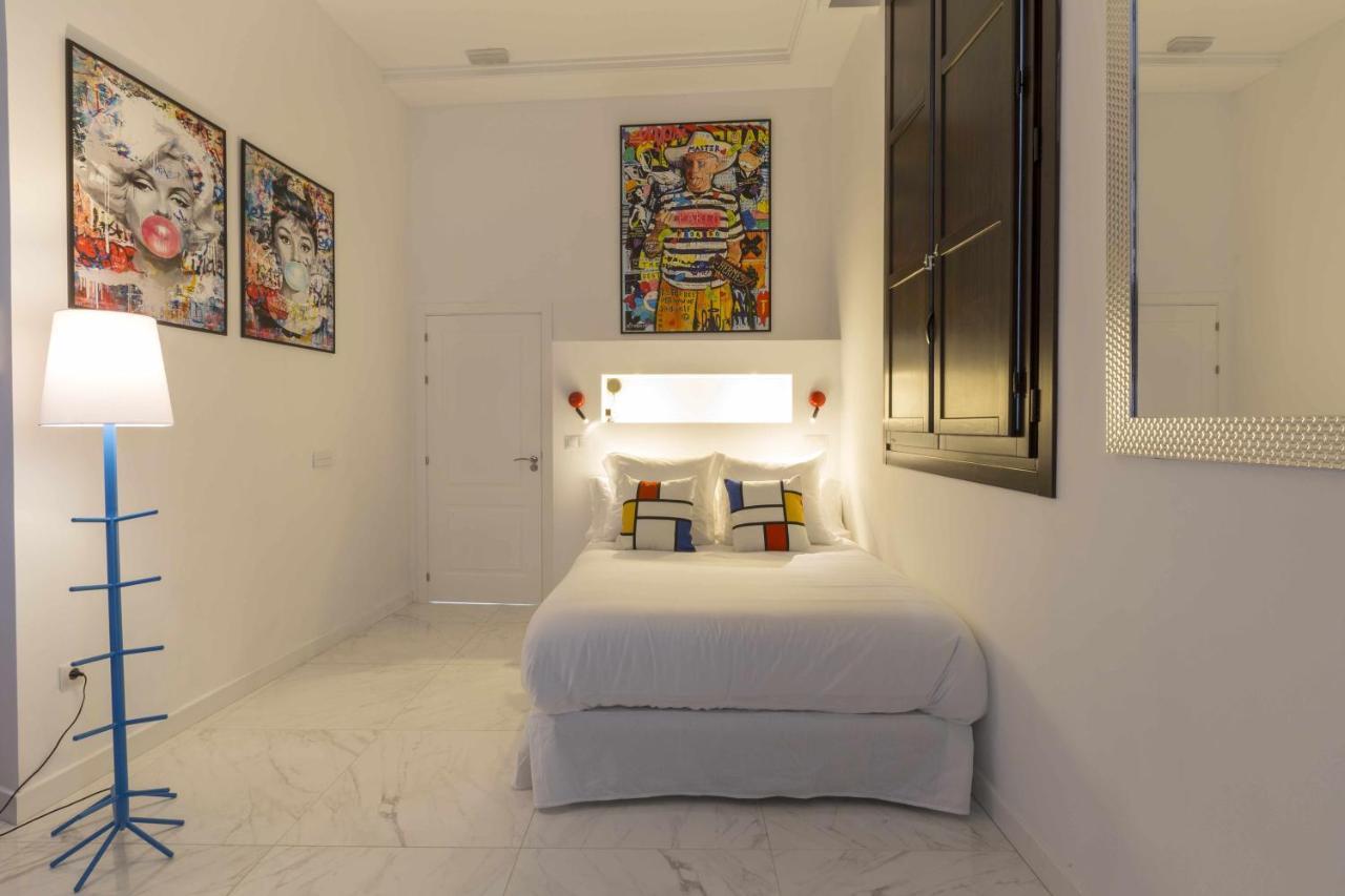 The Clock House Luxury Urban Suites Малага Екстериор снимка