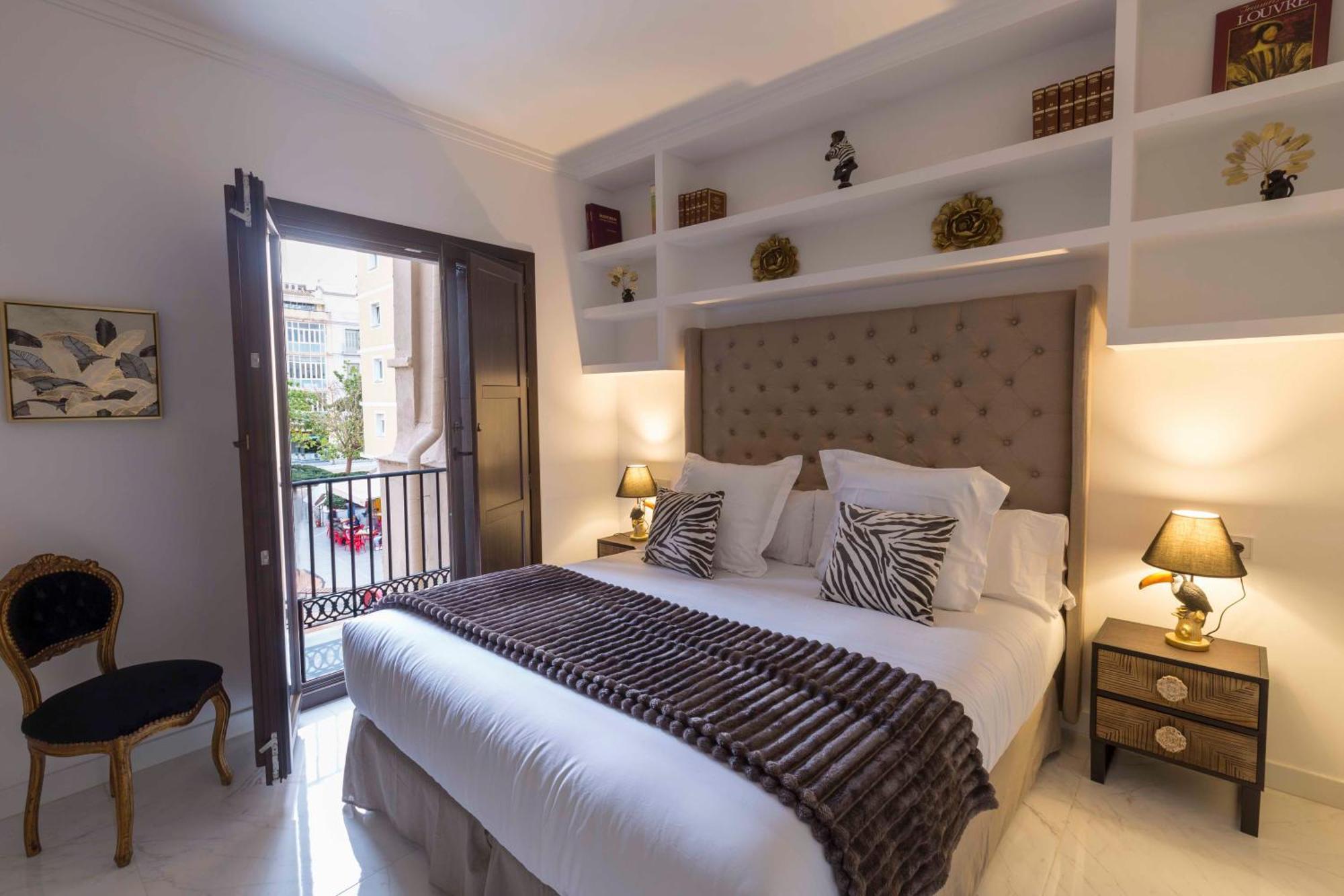 The Clock House Luxury Urban Suites Малага Екстериор снимка
