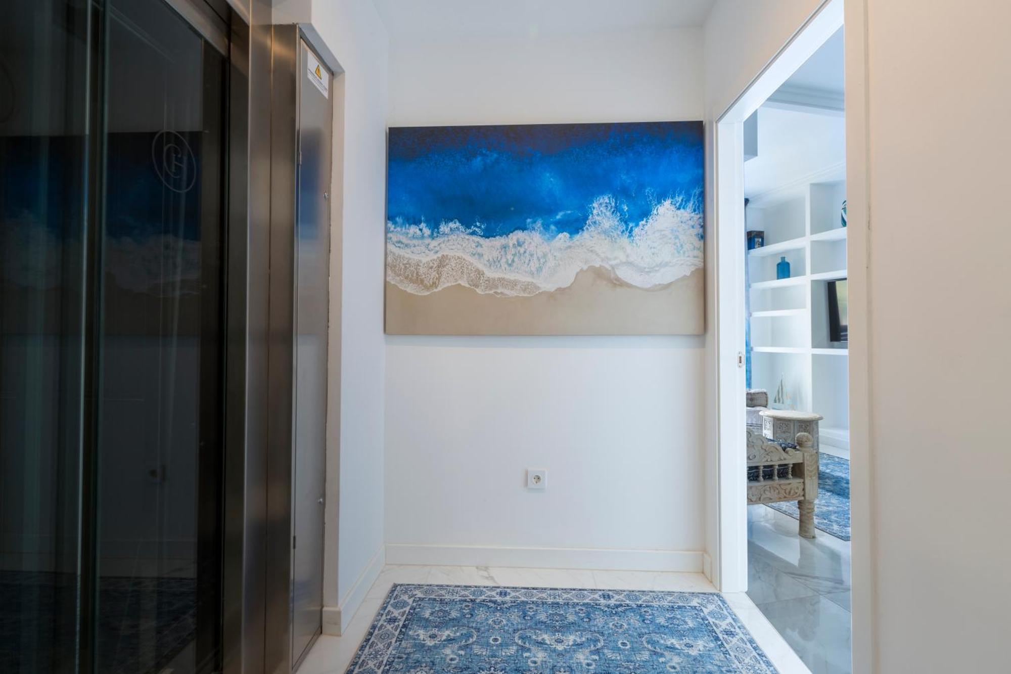 The Clock House Luxury Urban Suites Малага Екстериор снимка